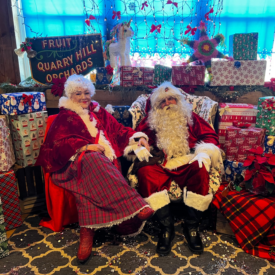 Merry Merry Market Barn - 2025